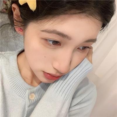 她不知道那些鸟的名字